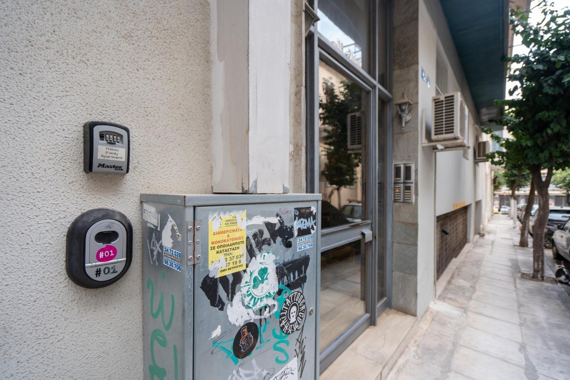 Thissio Family Apartment アテネ エクステリア 写真