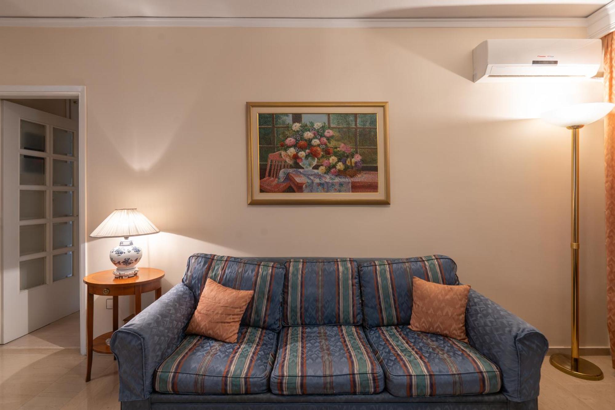 Thissio Family Apartment アテネ エクステリア 写真