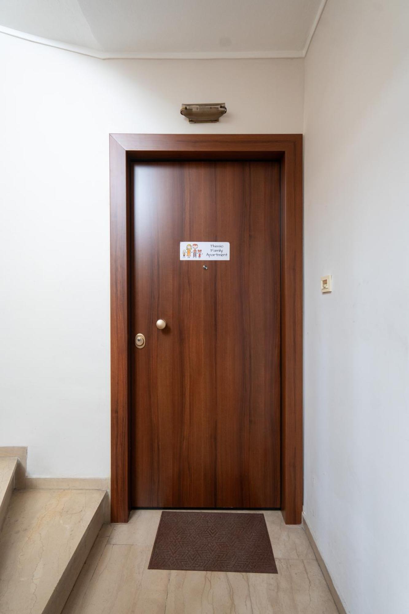 Thissio Family Apartment アテネ エクステリア 写真
